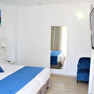 Twin Room Lateral Sea View